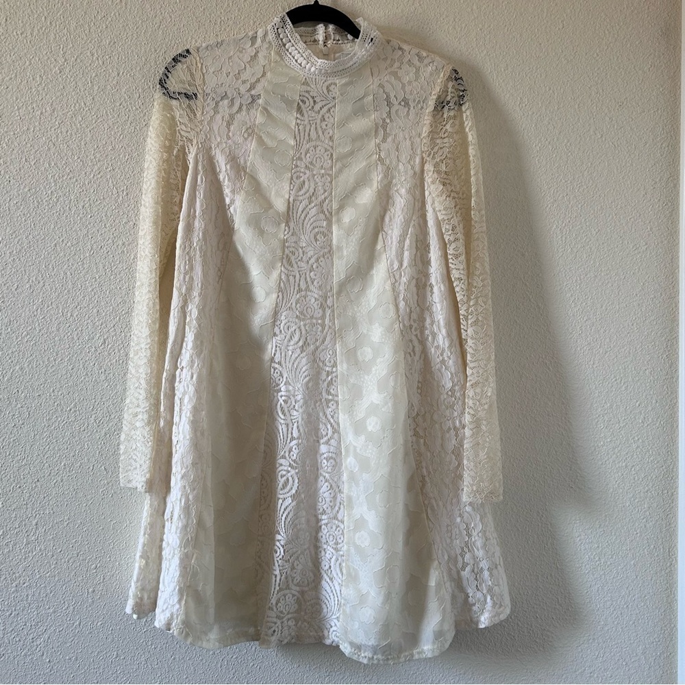 HD in Paris Women’s Dress Small Creamy White Floral Lace Long Sleeve A-line